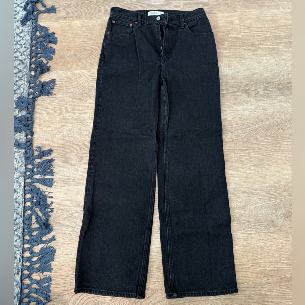 Abercrombie size 27 The 90’s Relaxed Jean High Rise